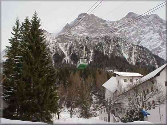 skier à Ehrwald massif du zzugspitze
