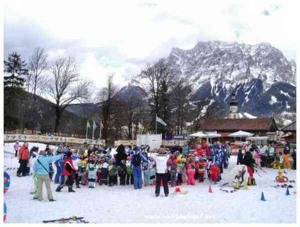 L'école de ski de Lermoos le village Alpin region Zugspitze au Tyrol