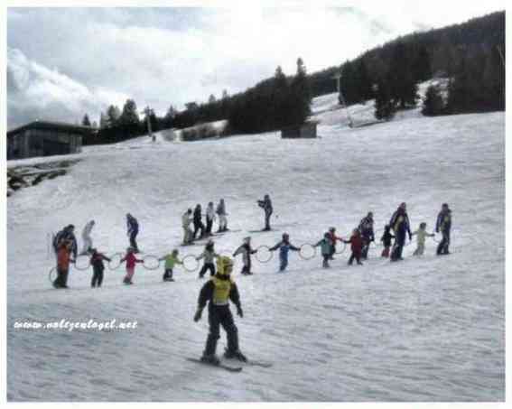 L'école de ski de Lermoos le village Alpin region Zugspitze au Tyrol