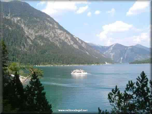 Bateau sur le lac de Heiterwang au Tyrol