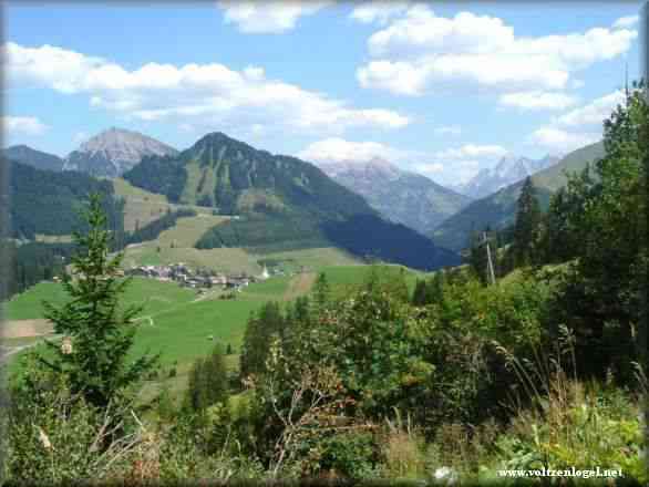 Le village de Berwang, la vallée du Berwangertal en Autriche