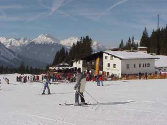 Vue panoramique sur Ehrwald et Lermoos, stations de sports d'hiver