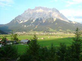 Au Tyrol, le massif du Zugspitze en autriche