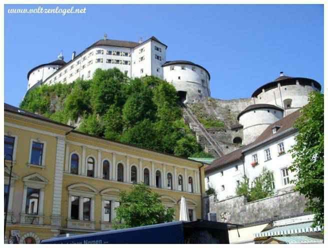 La ville de Kufstein en Autriche. La vieille ville, la forteresse immense de Kufstein