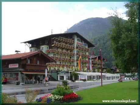 Village de Pertisau en Autriche, l'Achensee lac de montagne au Tyrol