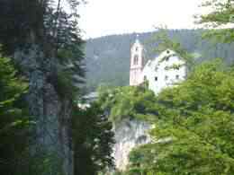 L'abbaye de St. Geogenberg dans les Alpes du tyrol