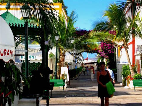 Rue pittoresque au Port de Mogan