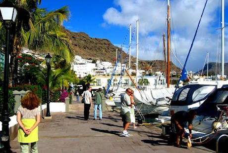 Ambiance relaxante au port de Mogán