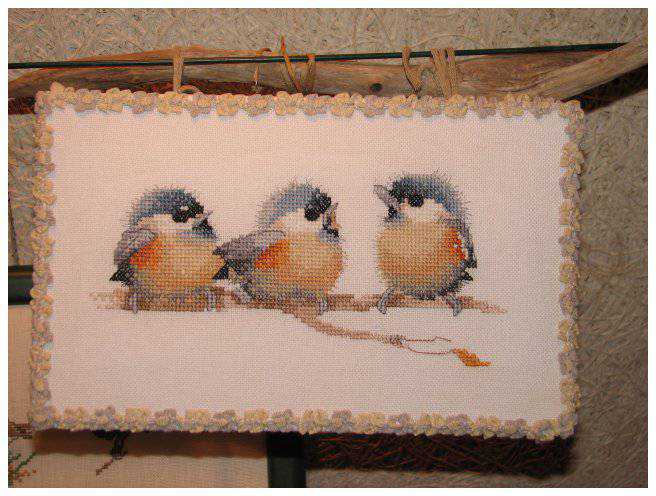 Broderie au point de croix réalisée avec soin